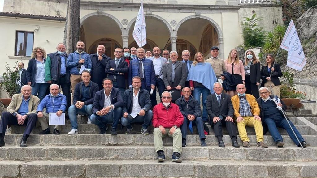 Questa immagine ha l'attributo alt vuoto; il nome del file è Polla-Assemblea-provinciale-9-ottobre-2021-1-1024x576.jpg